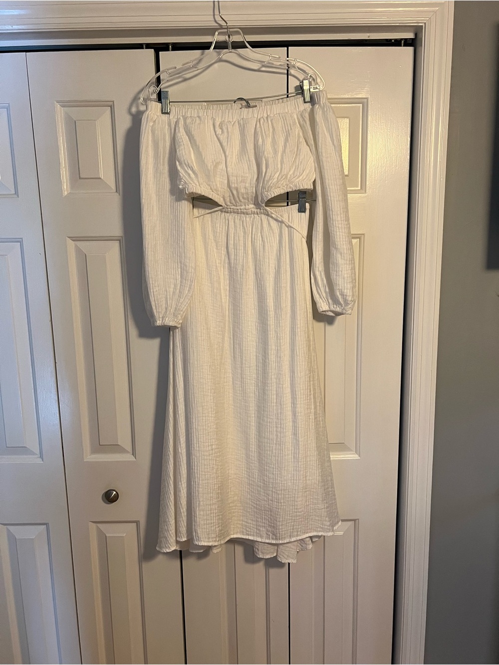 Astr White Off-Shoulder Cutout Long Sleeve Midi Dress